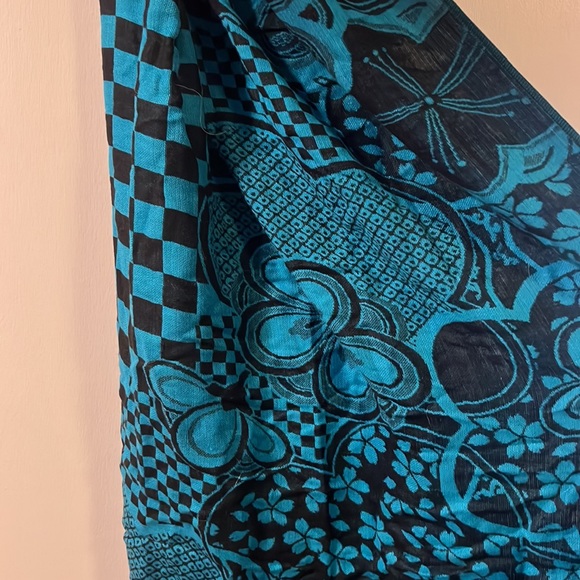 Scarf new with tags - Picture 3 of 4